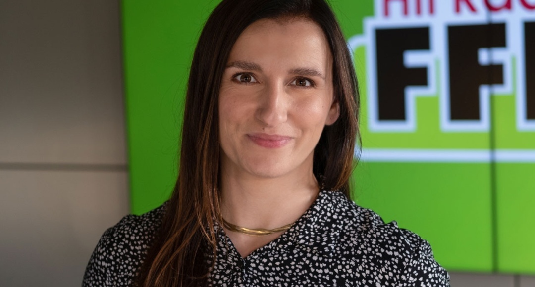 Eva Burkert steigt bei Hit Radio FFH zur Chefredakteurin auf